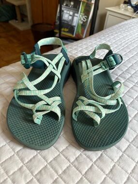 Chaco Green Two Tone Adjustable Sandals Womens Size 10